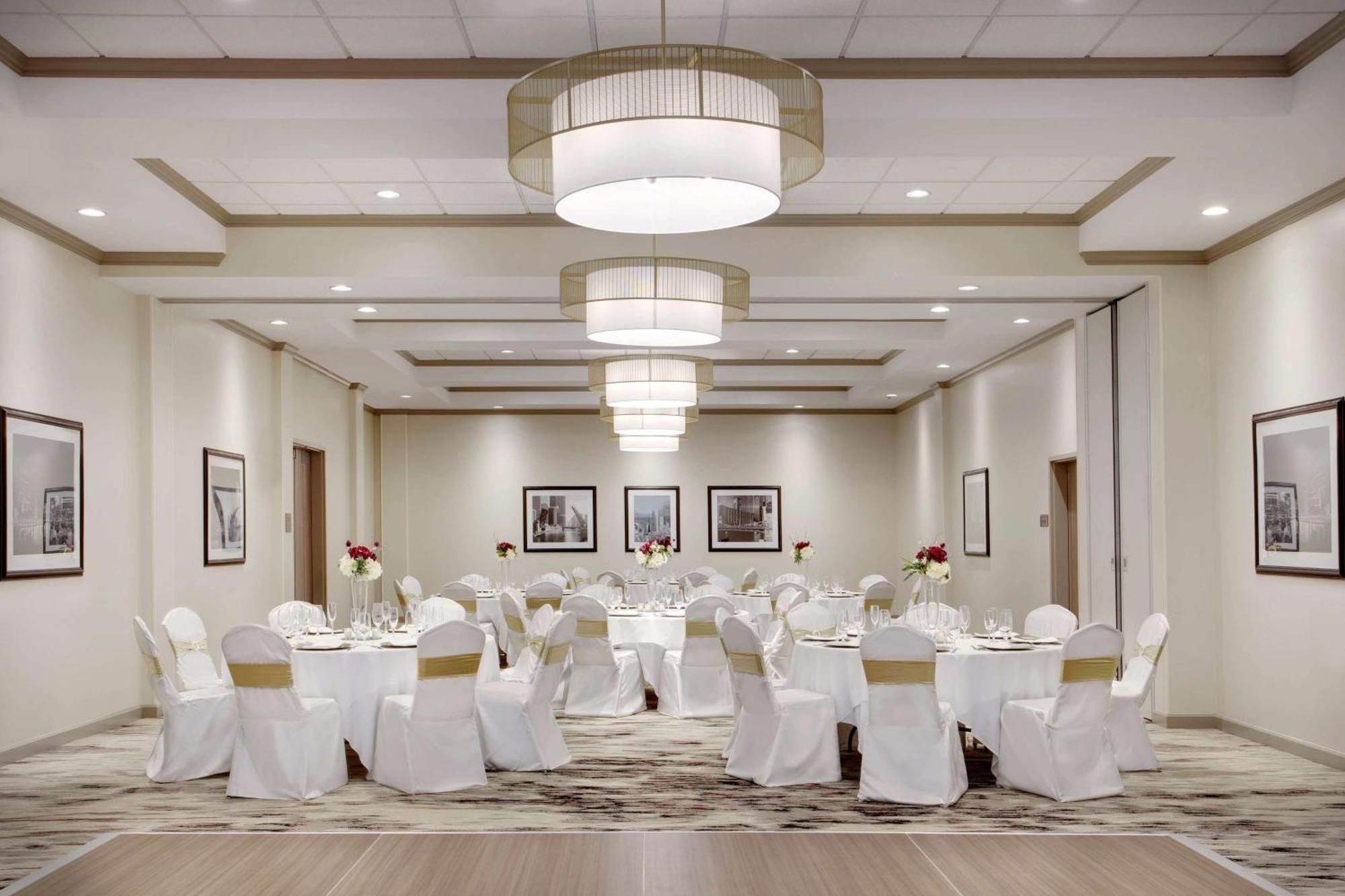 Hotel Doubletree By Hilton Chicago Midway Airport, Il Bedford Park Exterior foto