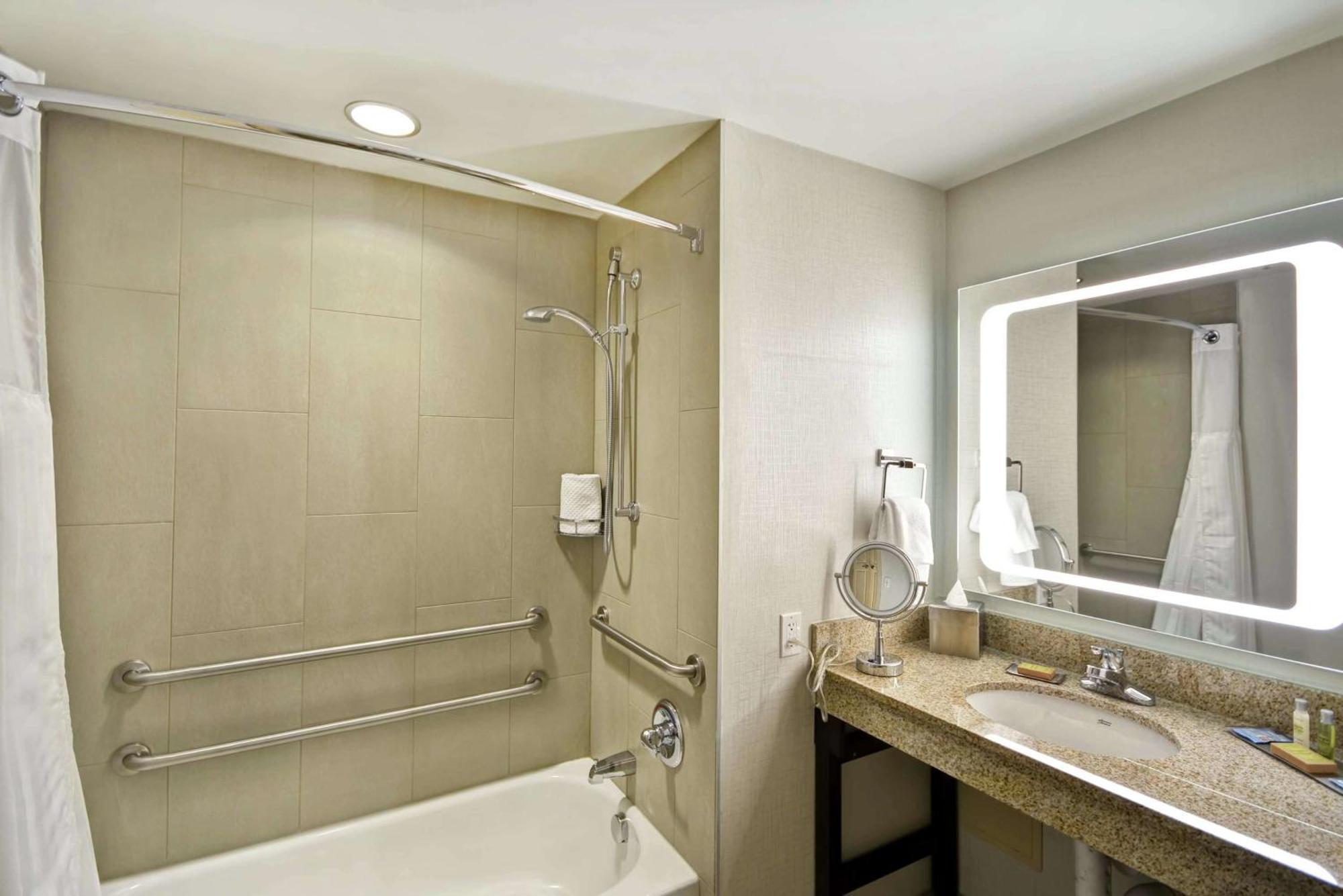 Hotel Doubletree By Hilton Chicago Midway Airport, Il Bedford Park Exterior foto