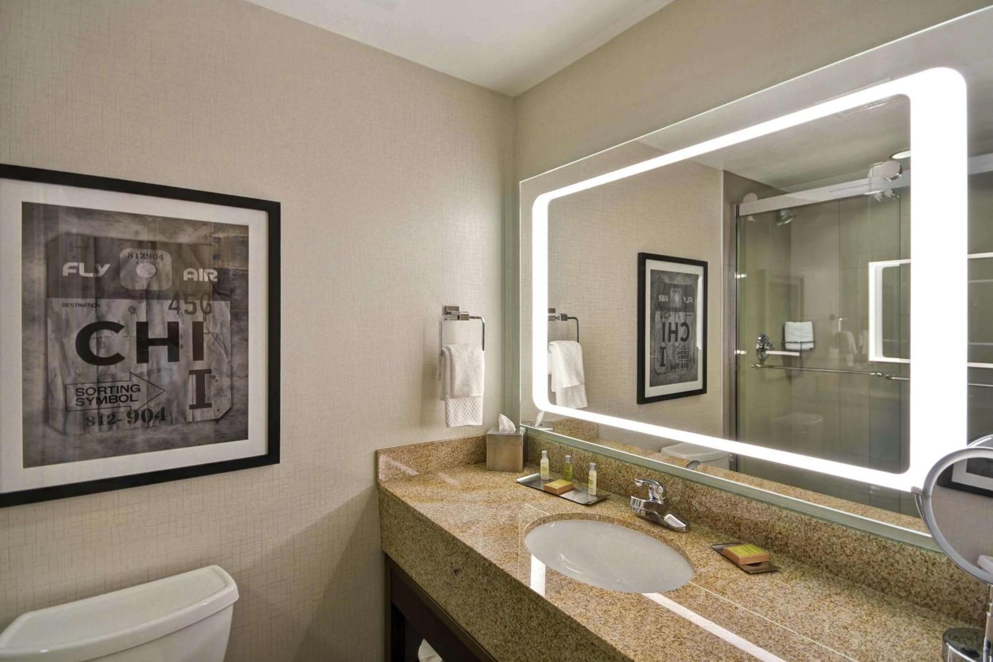 Hotel Doubletree By Hilton Chicago Midway Airport, Il Bedford Park Exterior foto